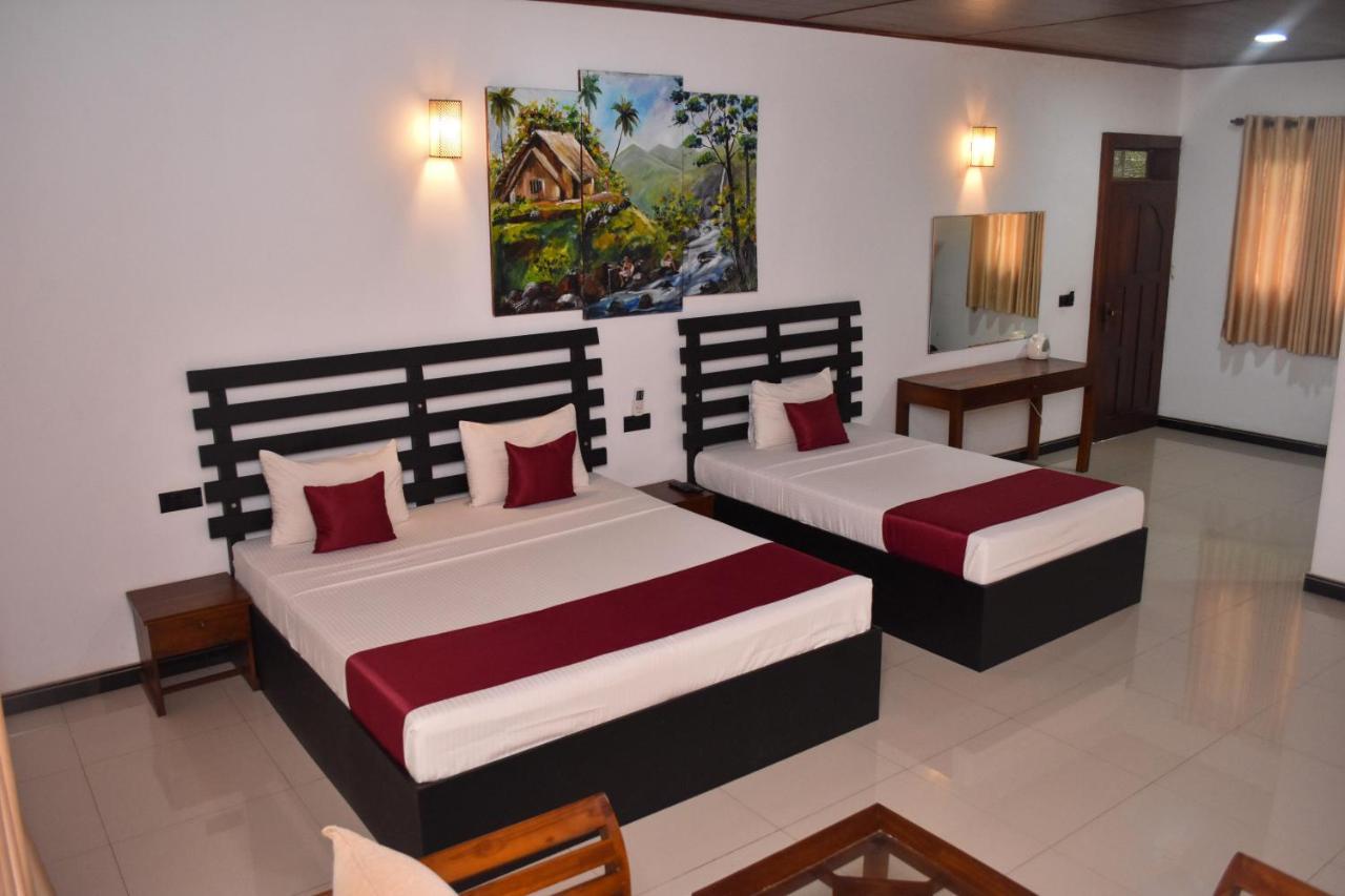 Pivisuma Lodge Дамбула Екстериор снимка